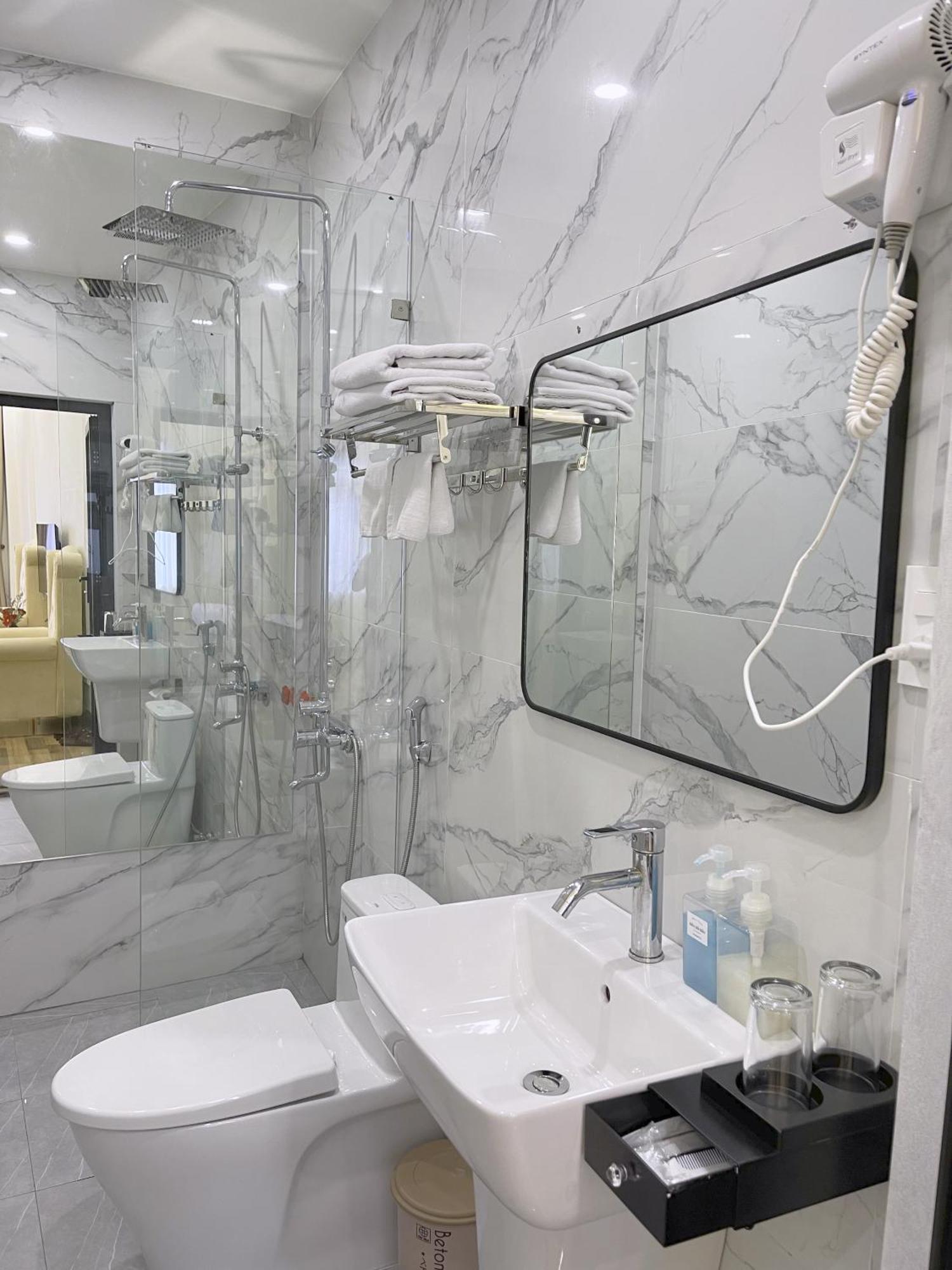 Chemi Noi Bai Airport Hotel & Travel Hanoi Exteriör bild
